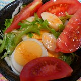 サラダミックスとゆで卵とチーカマのサラダ(^o^)